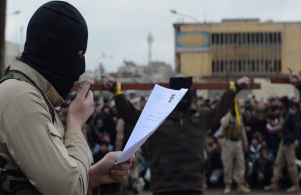 9 thiếu niên bị cưa đôi người vì chống IS
