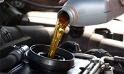 Đổ quá nhiều dầu có làm hại động cơ?
