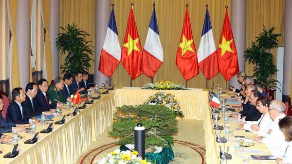 Việt Nam ký kết mua 40 máy bay của Pháp