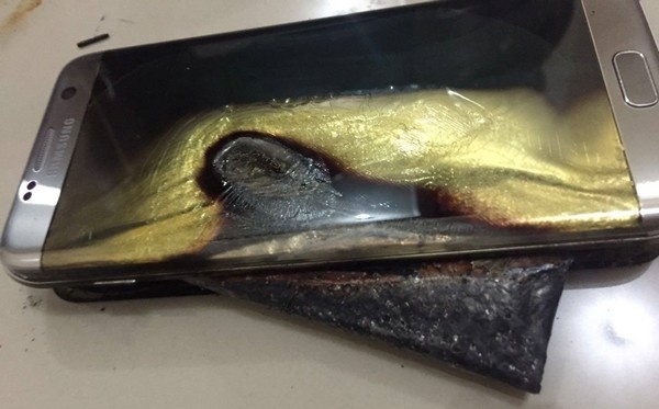 Sau Note7, đến lượt Galaxy S7 edge phát nổ trong lúc đang cắm sạc