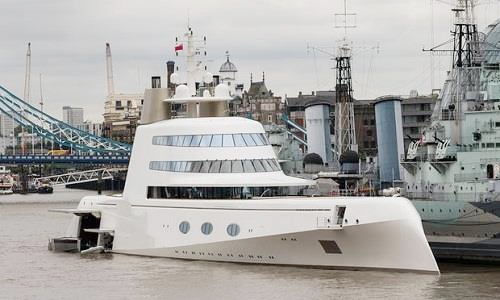 Tỷ phú Nga "cưỡi" siêu du thuyền chống bom 300 triệu đô đến London