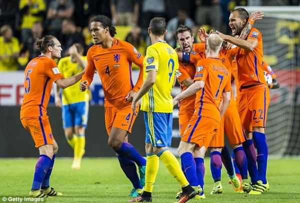 Hà Lan chia điểm trên sân của Thụy Điển