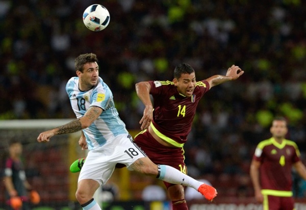 Vắng Messi, Argentina may mắn hòa đội cuối bảng
