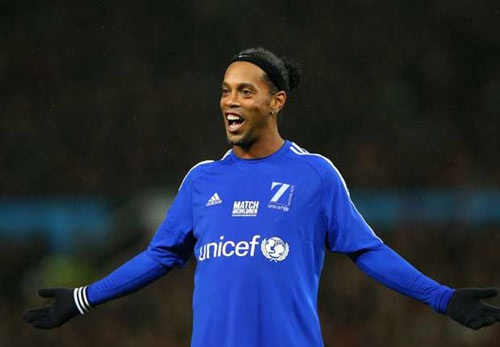 Ronaldinho tuyên bố ngày treo giày sau 18 năm rực rỡ