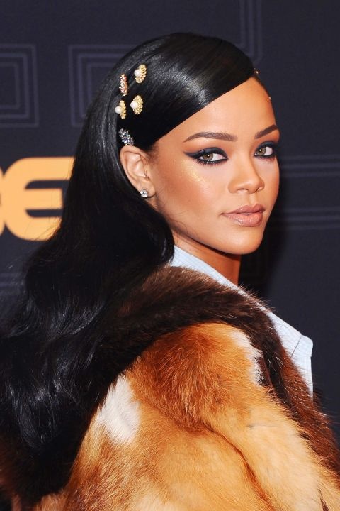15 kiểu tóc ấn tượng cộp mác "Rihanna"