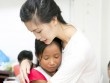 HH Thùy Dung bật khóc khi trao quà từ thiện cho các bé dịp Tết Trung thu