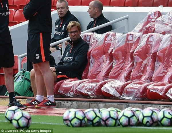 Sân Anfield nâng cấp, cầu thủ Liverpool hào hứng tập luyện