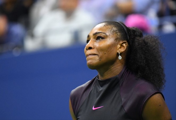 Serena Williams thua sốc, mất ngôi số 1 thế giới