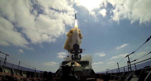 Xem tàu chiến Nga phóng tên lửa diệt mục tiêu cách xa 180km