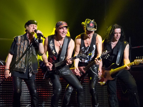 Scorpions hứa "thổi bay sân khấu" khi sang biểu diễn tại Việt Nam