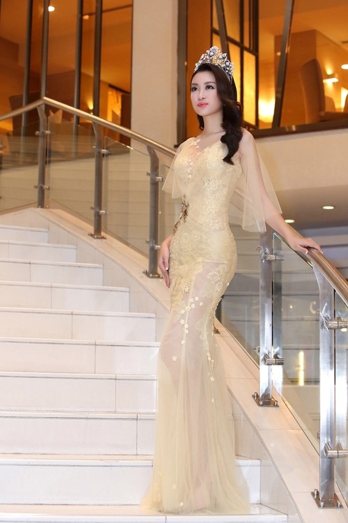 Hoa hậu Mỹ Linh dẫn đầu top sao đẹp tuần qua
