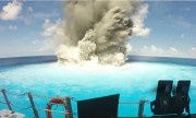 Tàu chiến Mỹ trụ vững trước sức ép của 4,5 tấn thuốc nổ