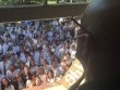 Video 400 học sinh hát tặng thầy giáo bị ung thư lay động hàng triệu trái tim