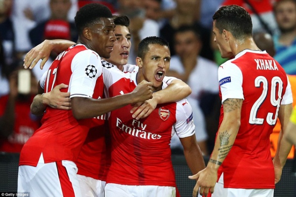 Alexis Sanchez cứu Arsenal thoát thua trước PSG