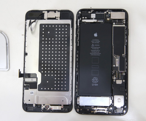 Khám phá bên trong iPhone 7 và 7 Plus Jet Black đầu tiên tại Việt Nam