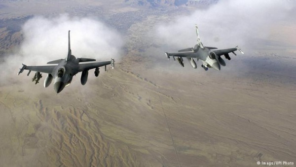 12 máy bay chiến đấu của Mỹ hợp lực dội bom cơ sở chế vũ khí hóa học của IS