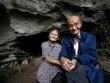 Cặp vợ chồng sinh sống, nuôi con trong hang đá suốt 54 năm
