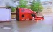 Xe tải lội nước như tàu ngầm