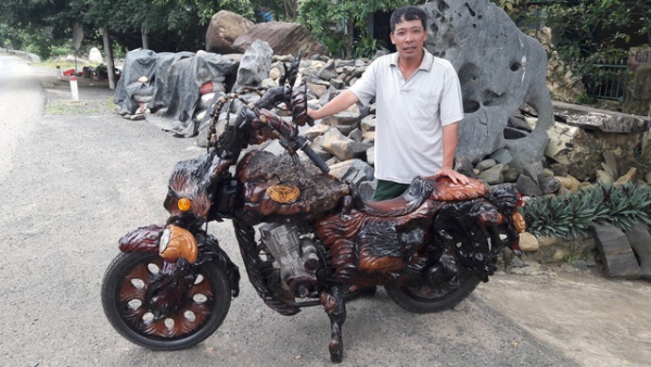 Chiêm ngưỡng chiếc mô tô bằng gỗ độc nhất vô nhị ở Lâm Đồng