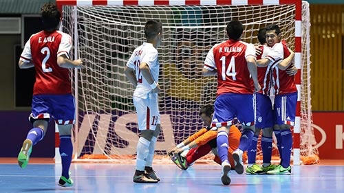 Thua đậm Paraguay, HLV ĐT futsal VN "mổ xẻ" về học trò