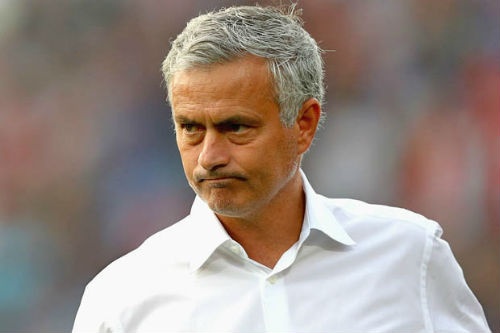 MU: Mourinho “xới tung” đội hình, cầu thủ bức xúc