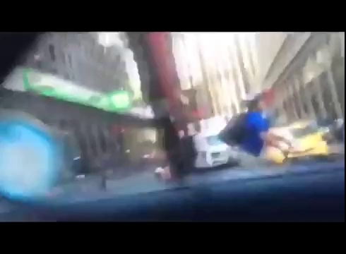 Cảnh sát nổ súng ngăn chặn vụ tấn công bằng dao tại New York