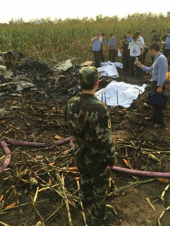 Máy bay Trung Quốc rơi trong triển lãm hàng không, 4 người chết