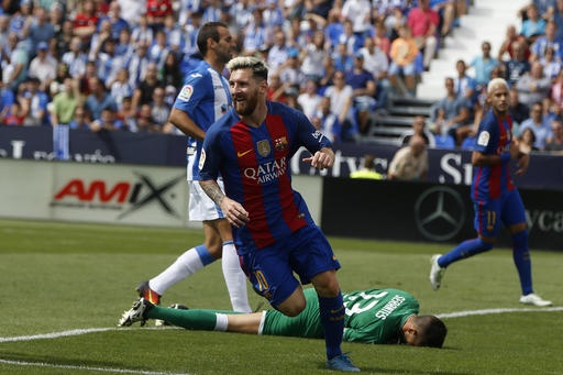 Messi xô đổ kỷ lục của Raul