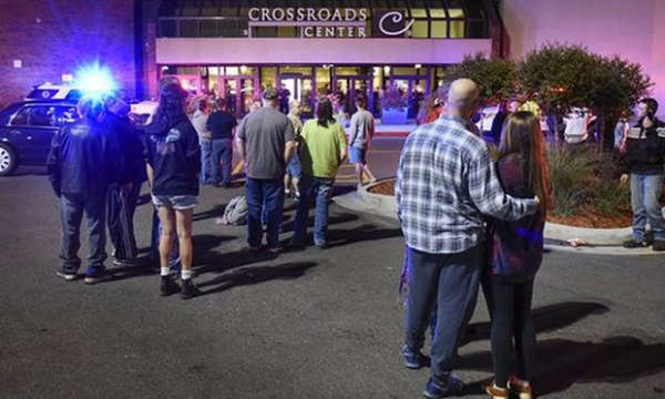 Cảnh sát Mỹ tiêu diệt kẻ dùng dao đâm 8 người giữa trung tâm mua sắm
