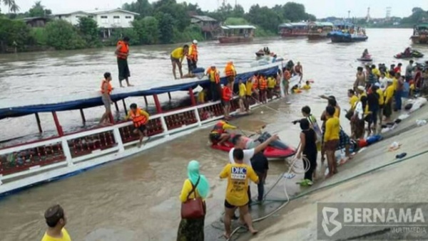 Đắm tàu du lịch Thái Lan, ít nhất 13 người chết