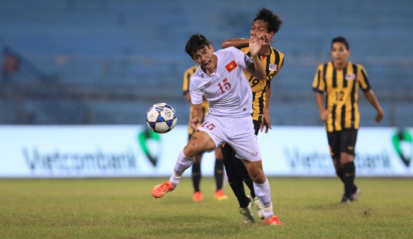 Thắng nhọc nhằn Malaysia, U19 Việt Nam giành ngôi đầu bảng