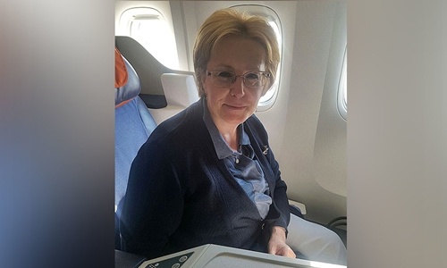 Bộ trưởng Y tế Nga cứu hành khách bị đột quỵ