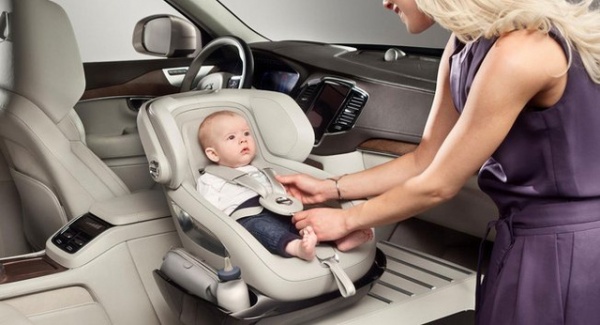 Hạ viện Mỹ đề xuất bắt buộc các hãng ô tô trang bị hệ thống an toàn cho trẻ nhỏ