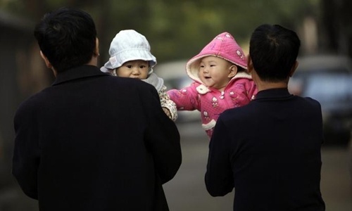 Quan chức Trung Quốc được đề nghị sinh hai con để làm gương