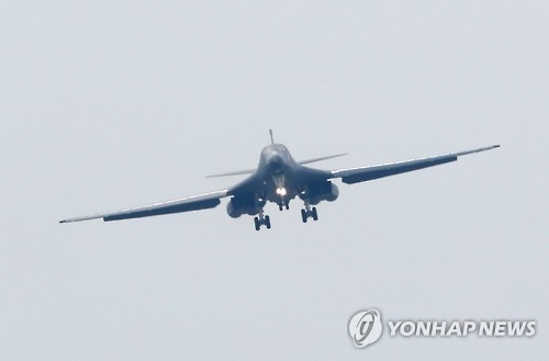 Hai máy bay ném bom B-1B Mỹ bay qua bán đảo Triều Tiên