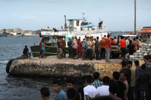 Tàu chở hàng trăm người nhập cư lật ở Địa Trung Hải, 42 người chết