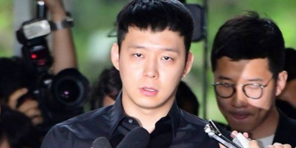 Hoãn phiên tòa xét xử vụ lạm dụng tình dục của Park Yoo Chun