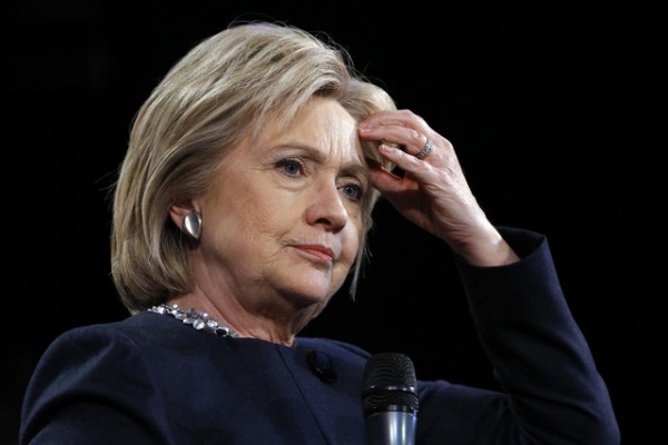 Bà Clinton từng để quên tài liệu mật ở Nga