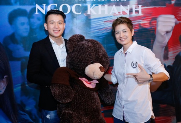 Thúy Vinh tặng gấu bông nhân ngày học trò ra mắt MV mới