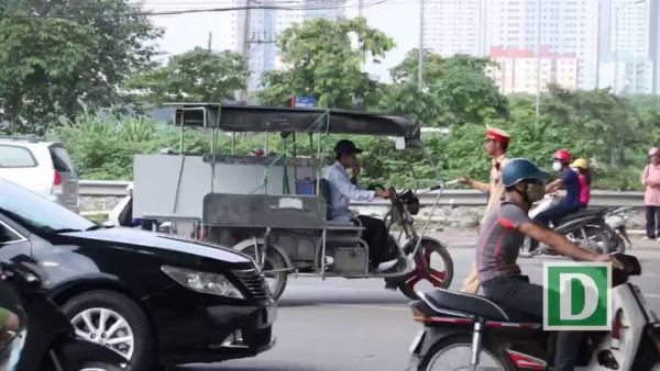 Hà Nội: Thu giữ nhiều xe tự chế chở hàng cồng kềnh