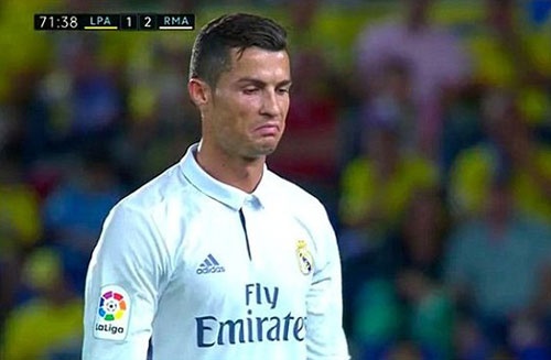 Bị thay giữa chừng, Ronaldo không thèm nhìn Zidane