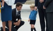 Hoàng tử nhí nước Anh từ chối đập tay với Thủ tướng Canada