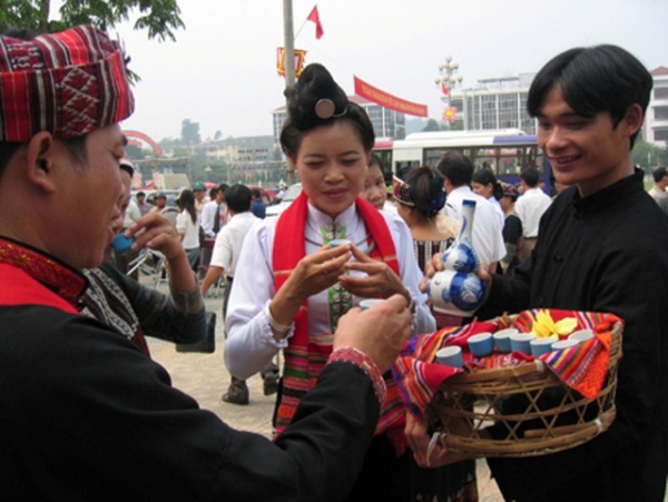 Những phong tục cưới hỏi kì lạ chỉ có ở Việt Nam