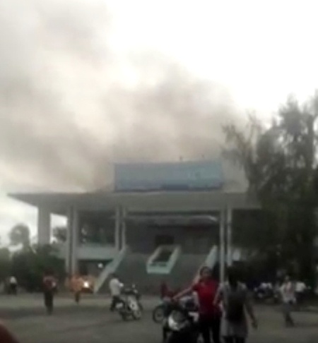 Cháy lớn tại Trung tâm Văn hóa tỉnh, nhiều đoàn nghệ thuật hoảng loạn