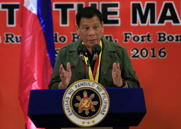 Tổng thống Duterte nói Mỹ làm suy yếu nền kinh tế Philippines