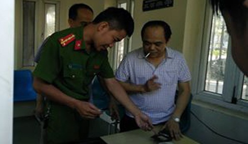 Giám đốc say rượu phi xe vào cổng UBND tỉnh Thanh Hóa bị phạt 17 triệu