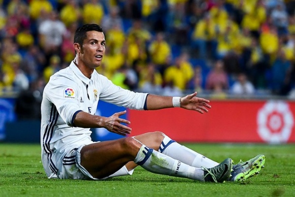 "Ronaldo chỉ có thể tự hằn học với chính mình"