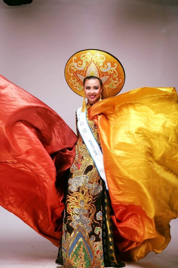 Lại Thanh Hương đoạt giải Trang phục dân tộc đẹp nhất