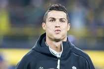 Ronaldo đòi xem băng quay chậm vì không tin mình việt vị