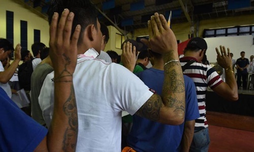Bước đường cùng của con nghiện ma túy Philippines